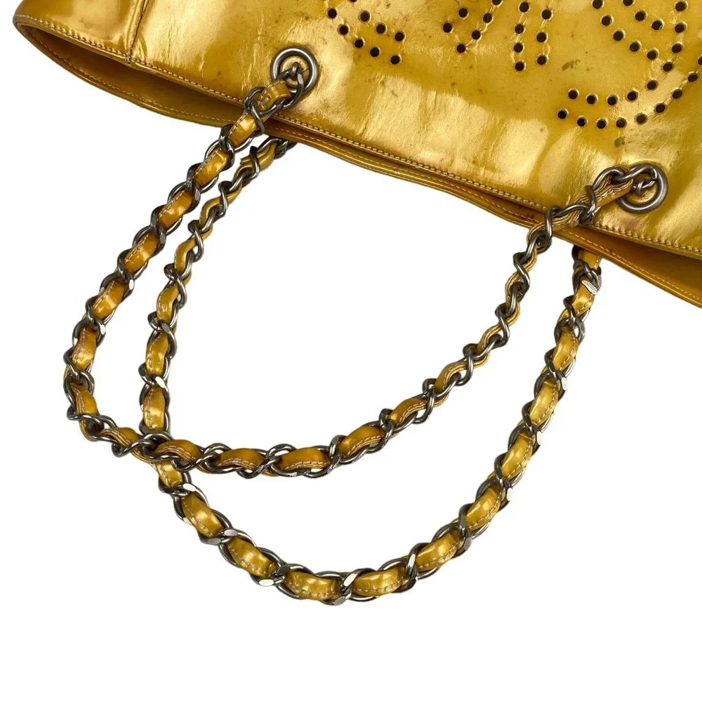 CHANEL  Enamel Yellow triple CC logo Tote bag w/ Pouch  & unbranded dust bag 🔥 - Picture 4 of 15